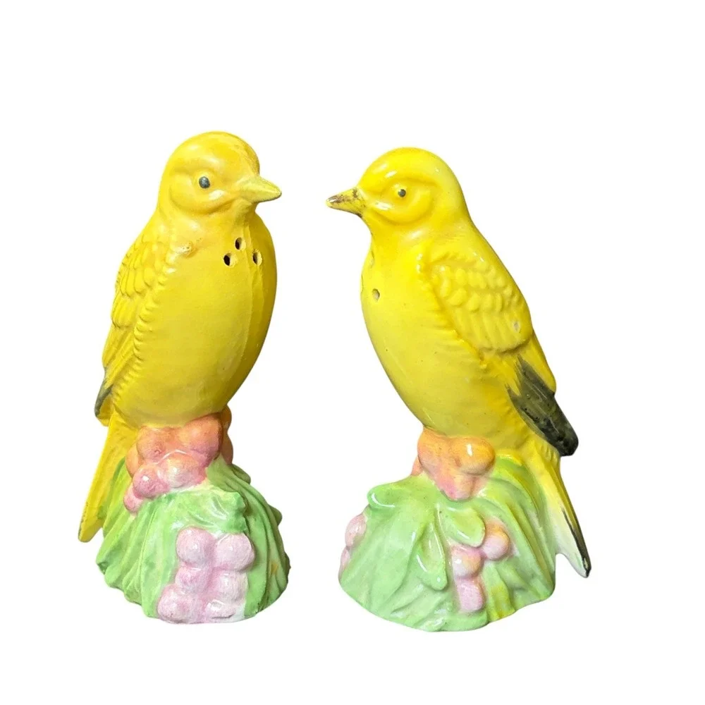 Vintage Yellow Bird Salt Pepper Shakers Ceramic Japan Cute Novelty Decor Set